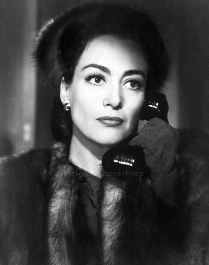 Mildred Pierce 1945 1 Starring Joan Crawford.jpg